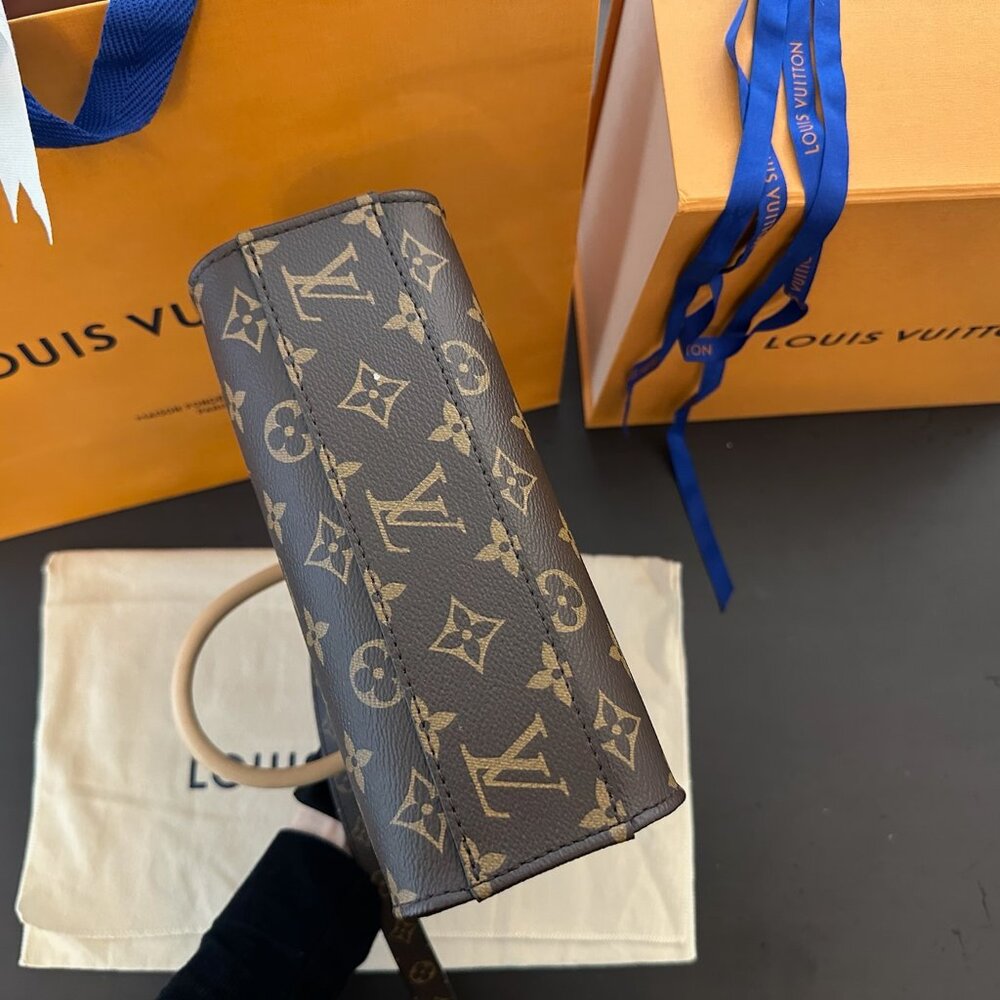 Louis Vuitton Bag - Picture 4 of 6
